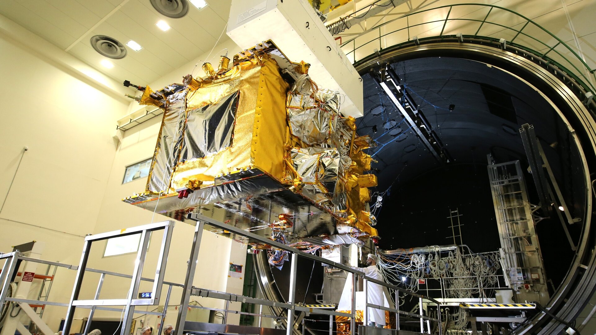 The Eutelsat Quantum spacecraft has been successfully tested in the thermal vacuum facility at Airbus in Toulouse