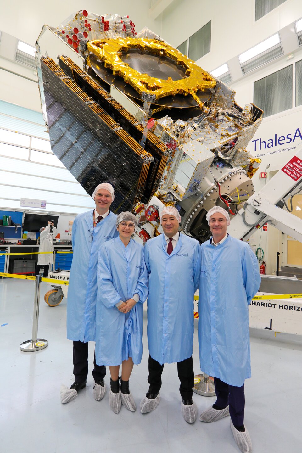 Magali Vaissiere, Director of Telecommunications and Integrated Applications at ESA (centre left), and Jean-Loïc Galle, President and Chief Executive Officer of Thales Alenia Space (centre right)