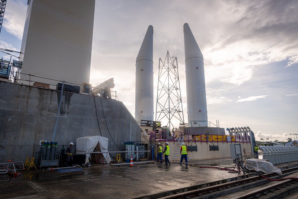 Model Ariane 6 boosters moved to the pad