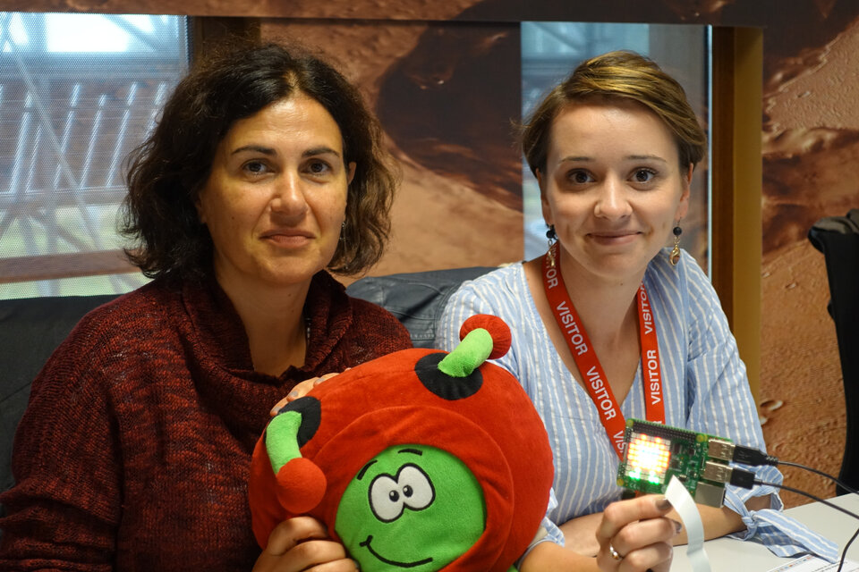 Primary school teachers create Paxi’s image on Astro Pi’s 8x8 LED screen