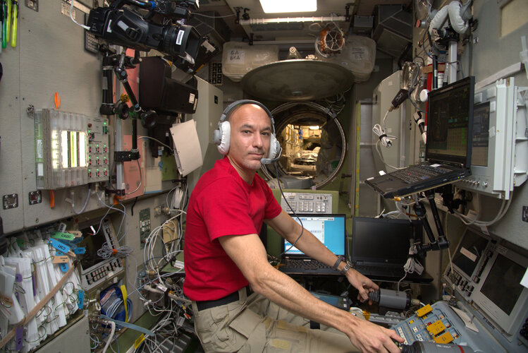 Luca training for Soyuz redocking