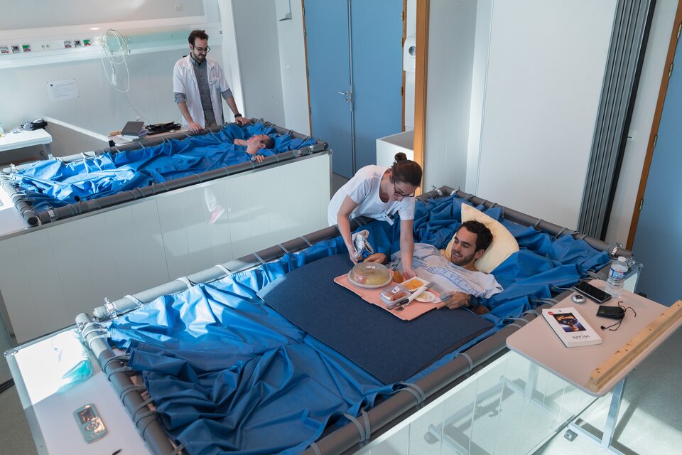 Dry immersion beds at Medes