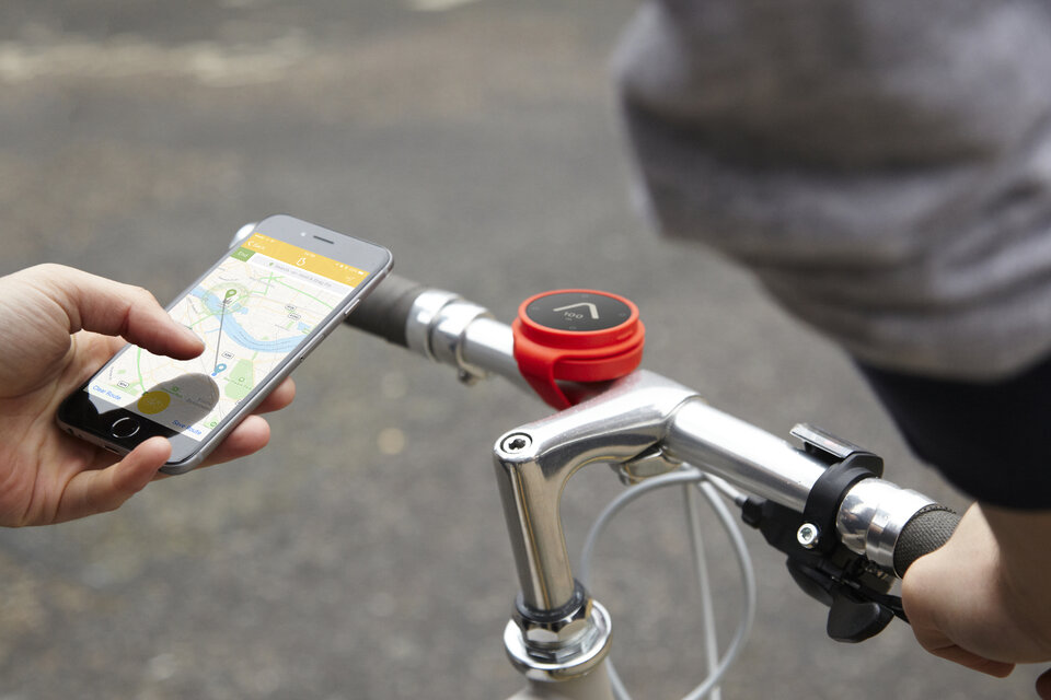 L’application calcule le meilleur itinéraire et communique au cycliste les instructions de navigation