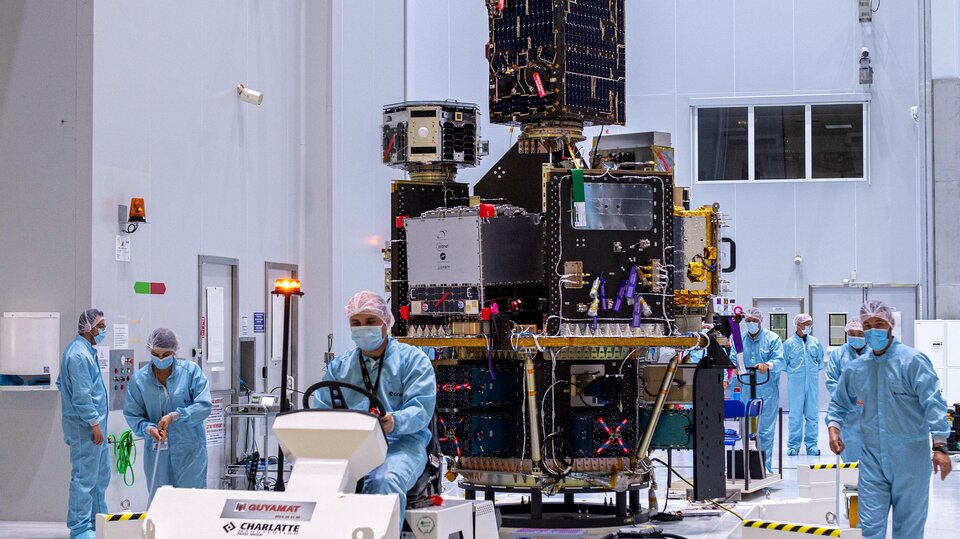 Transfer of the Small Spacecraft Mission Service (SSMS) dispenser with all satellites mounted at Europe's Spaceport.