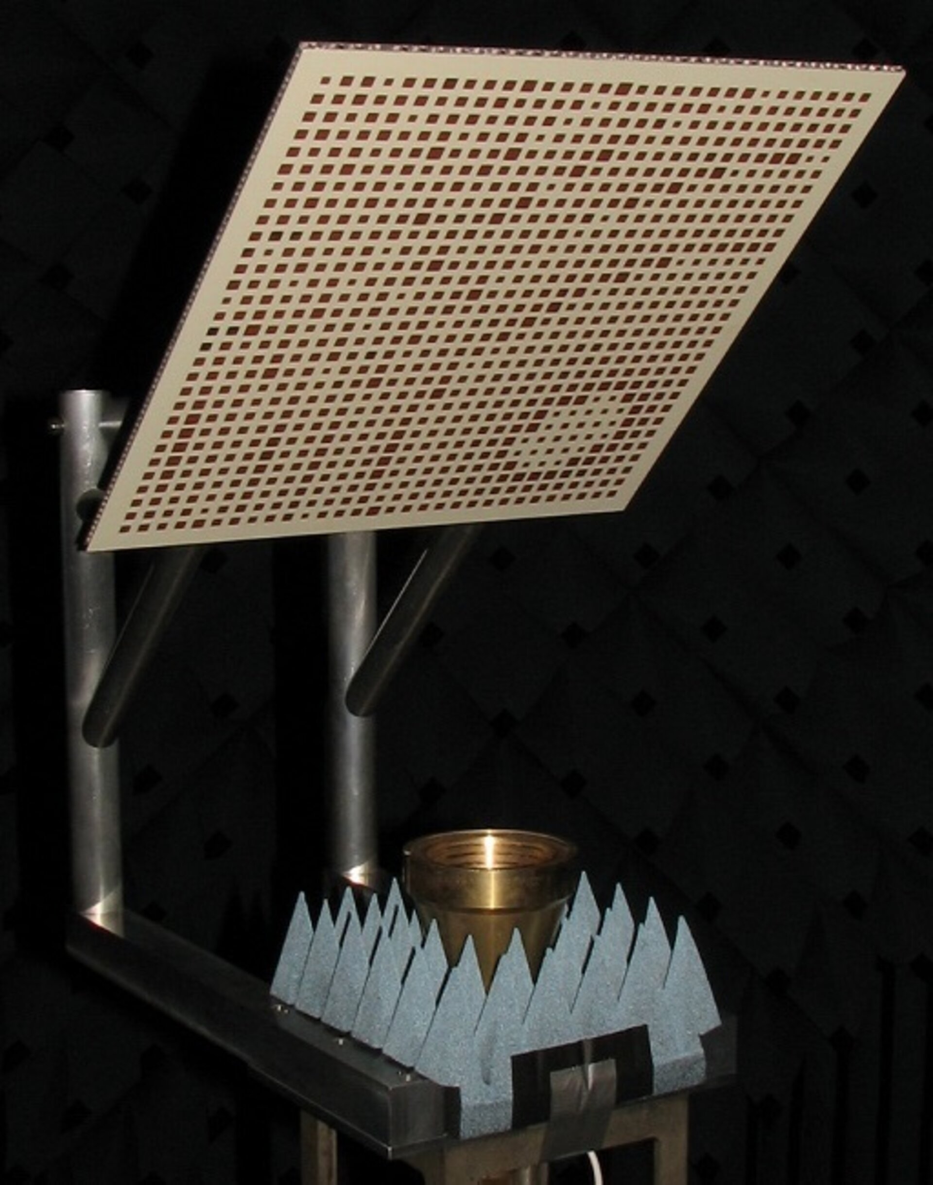 Flat-panel reflectarray antenna
