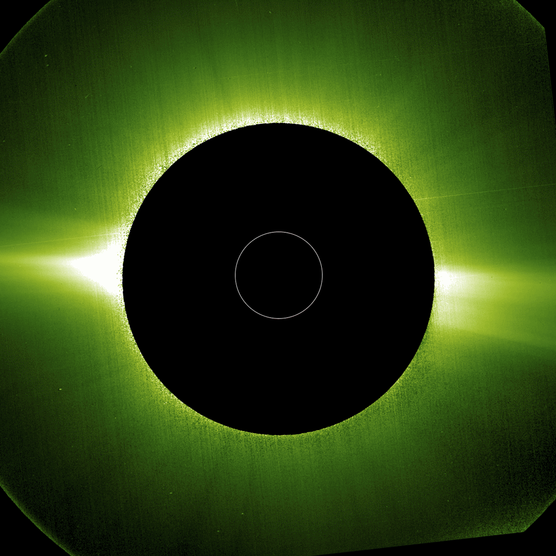 Pohled na sluneční koronu získaný sondou Solar Orbiter