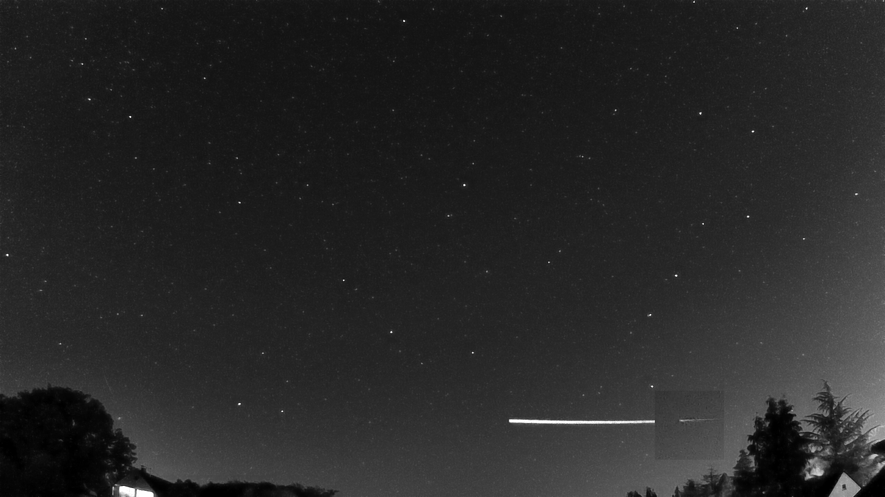 Lucky meteoroid skims Earth’s atmosphere