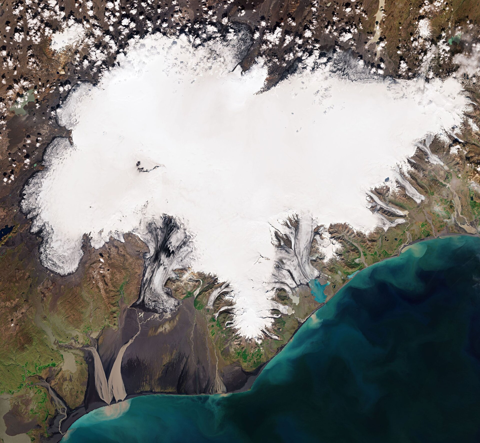 The Copernicus Sentinel-2 mission takes us over the Vatnajökull ice cap, in southeast Iceland.
