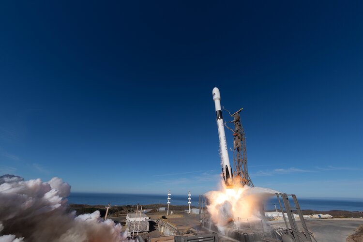 Sea-level monitoring satellite lifts off