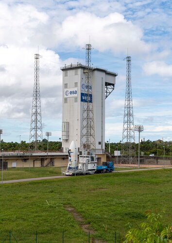 SEOSAT-Ingenio nears the Vega launch tower