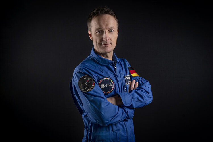 8x10 Original Autographed Photo of German Astronaut Matthias Maurer 