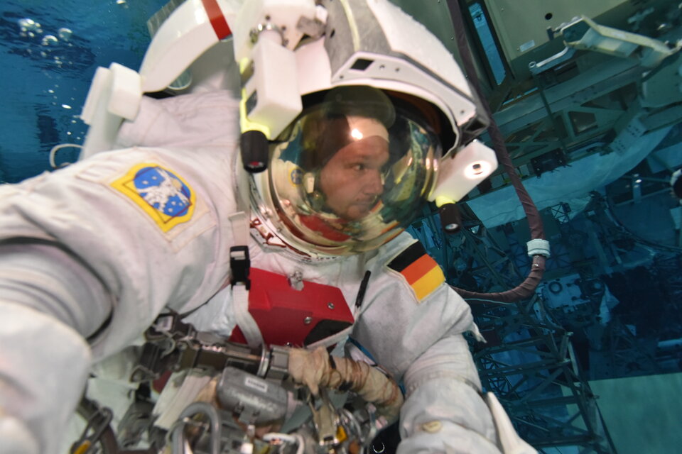 ESA astronaut Alexander Gerst in NASA’s Neutral Buoyancy Laboratory