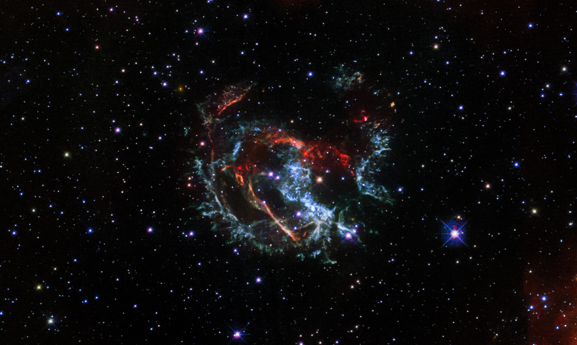 ESA - Hubble pinpoints supernova blast
