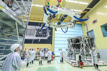 Lifting third European Service Module structure in Bremen