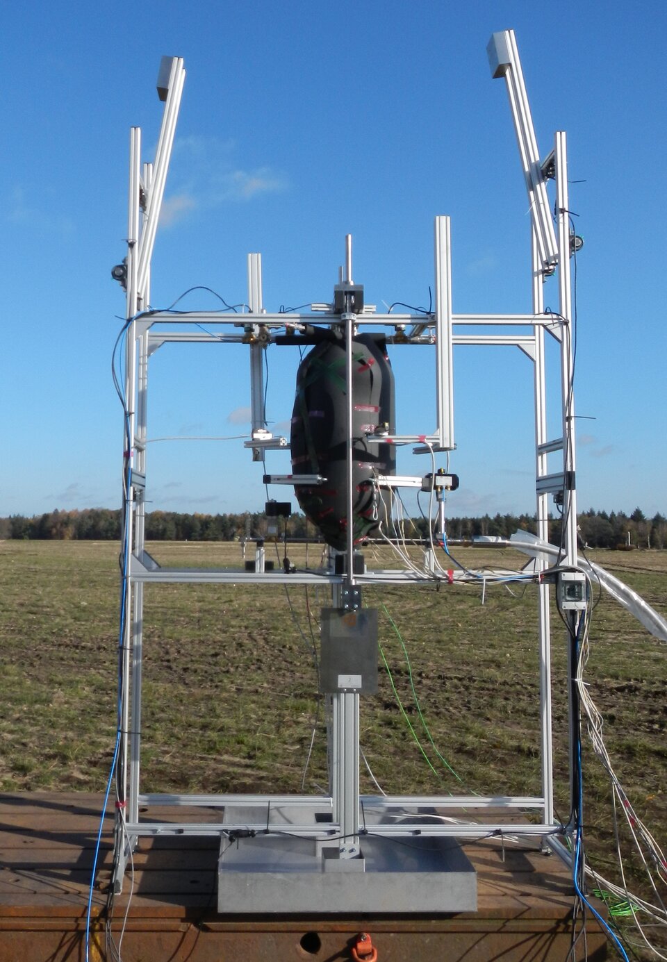 Test of carbon-composite oxidiser tank