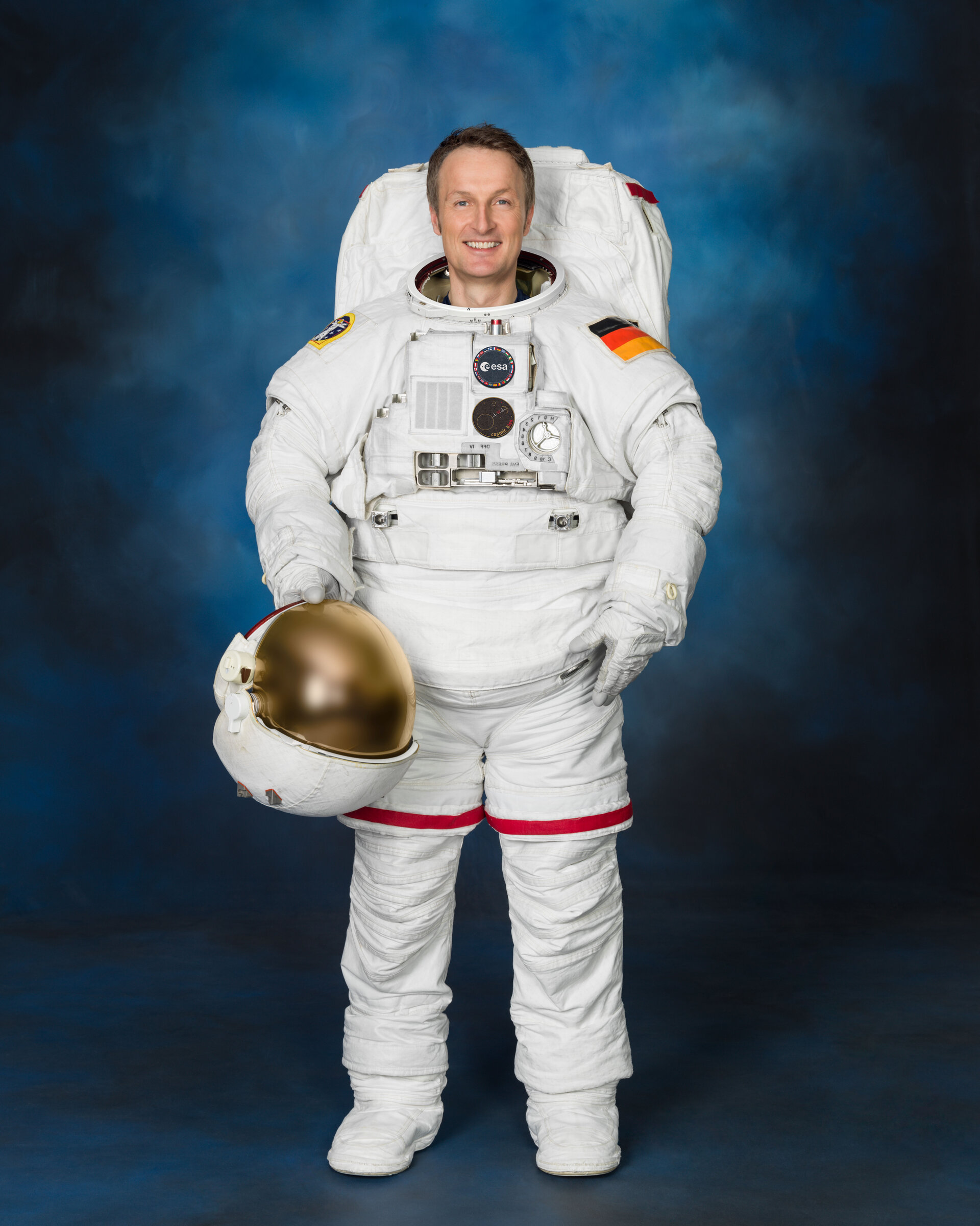 Official photo of Matthias Maurer wearing the NASA EMU spacesuit