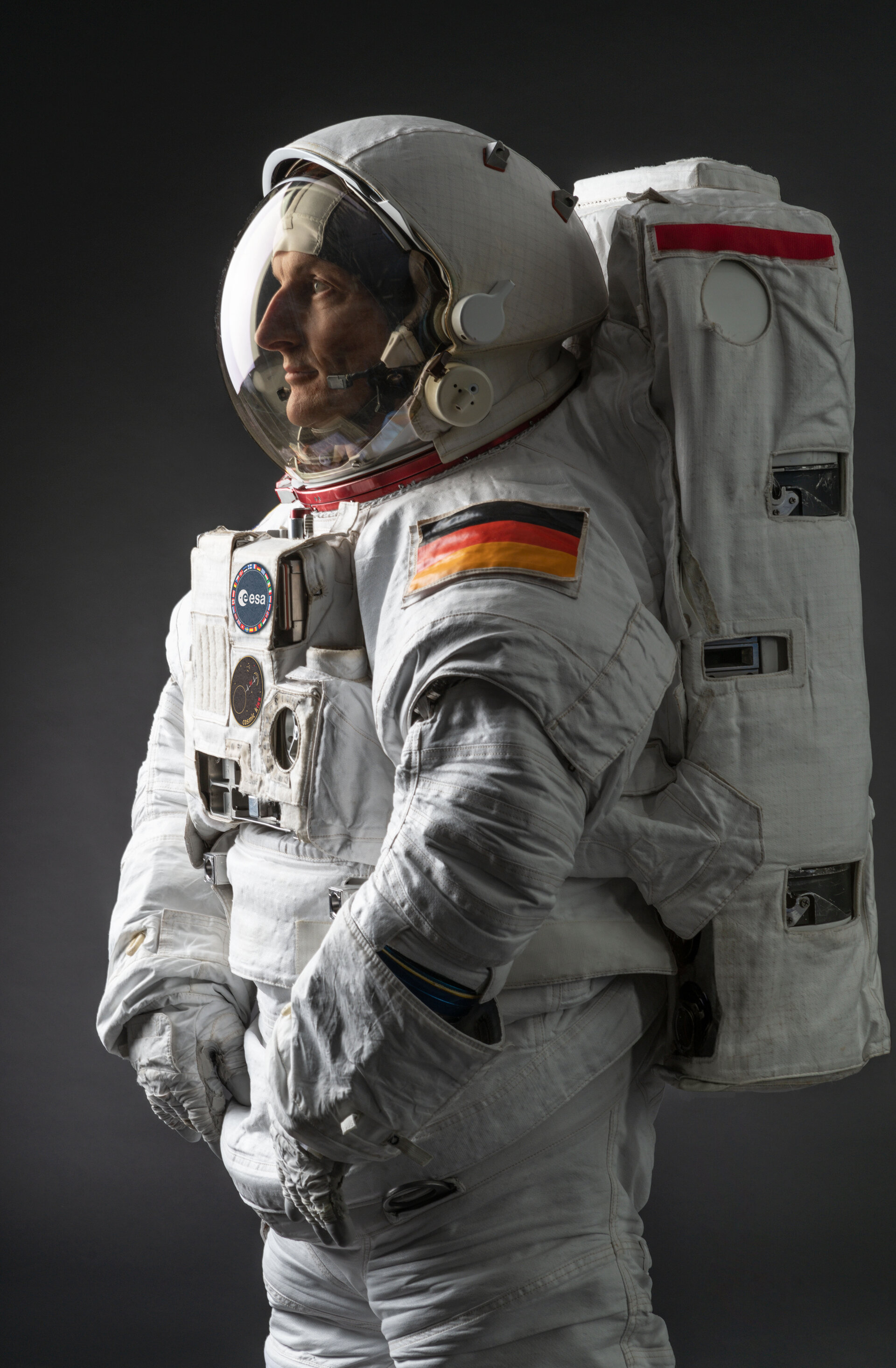 Official portrait of Matthias Maurer wearing NASA's EMU spacesuit