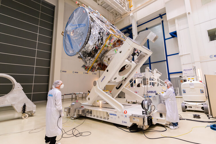 Installing Juice at ESTEC