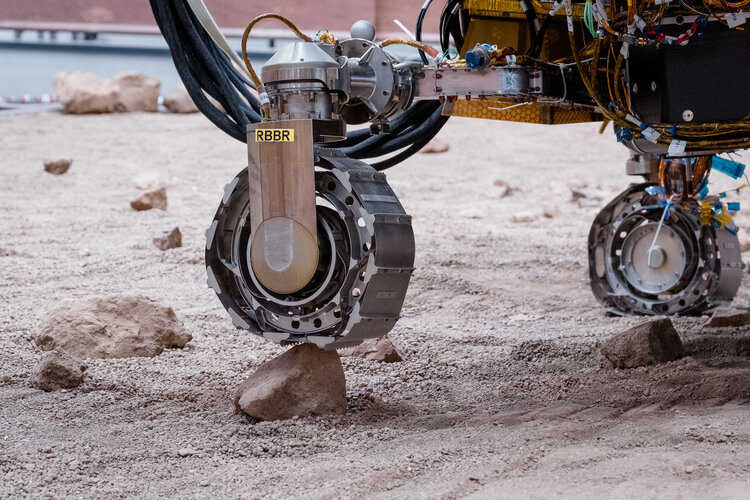 A wheeled lab for Mars