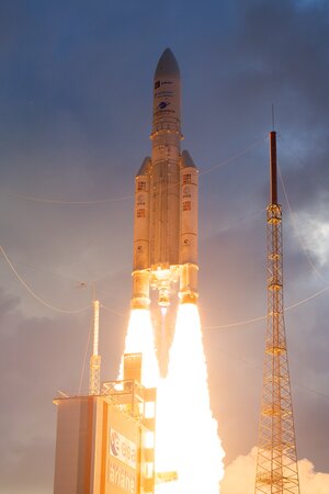 Ariane 5 flight VA254 lifted off with Star One D2 and Eutelsat Quantum from Europe’s Spaceport 