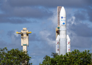 Ariane 5 transfer from the final assembly building to the launch pad