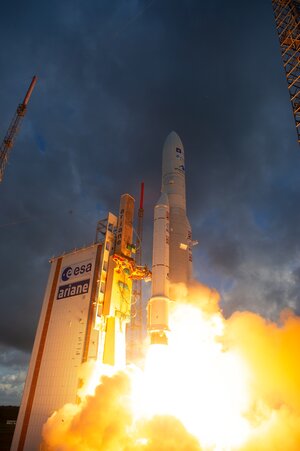 Launch of Eutelsat Quantum on board Ariane 5