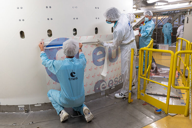 Logo is applied to the fairing of the launcher of the Eutelsat Quantum satellite