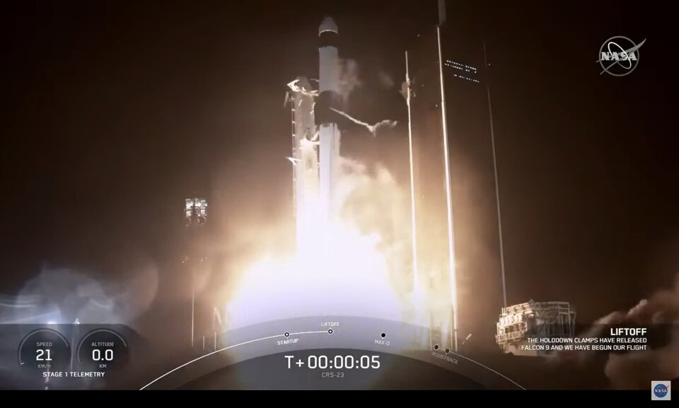 Liftoff of SpaceX Dragon CR23 