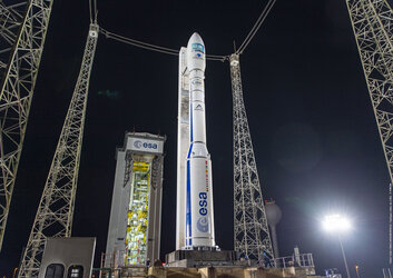 Vega poised for liftoff on flight VV19 in front of the retracted mobile gantry