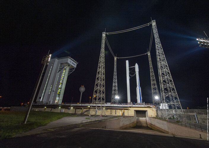 Vega poised for liftoff on flight VV19 in front of the retracted mobile gantry
