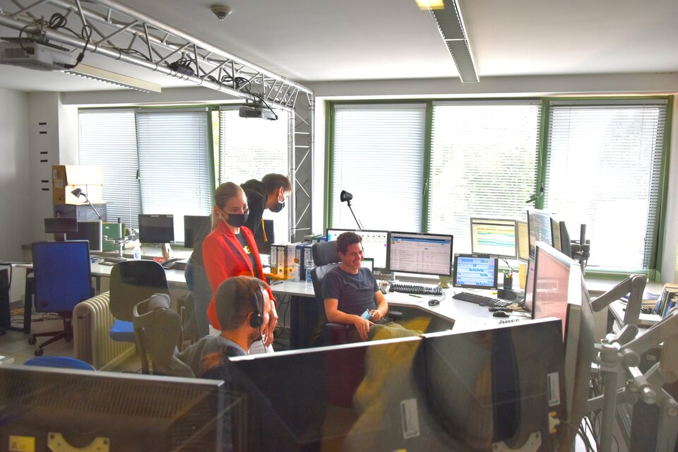 Oscar-Qube students at the Belgian User Support and Operations Centre