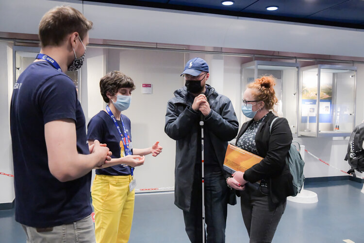 ESA Open Day 2021 - Visitors in the main corridor