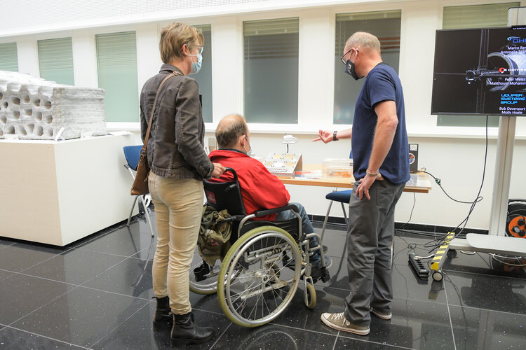 ESA Open Day 2021 - Visitors in the Rainbow Corridor