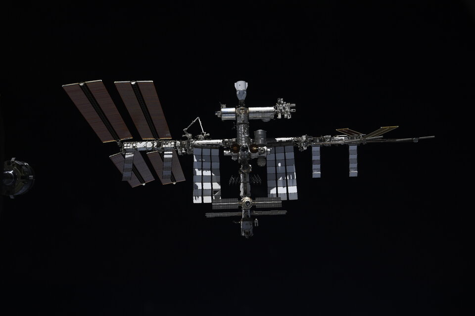 space station construction animation