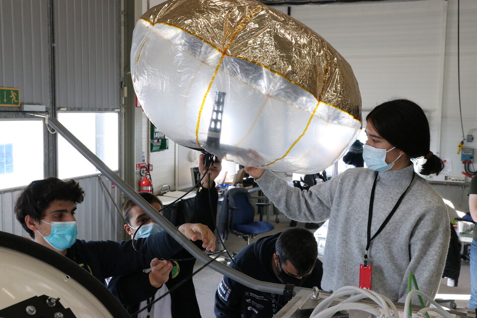 Members of the SARIA team installing their inflatable antenna on the BEXUS 31 gondola