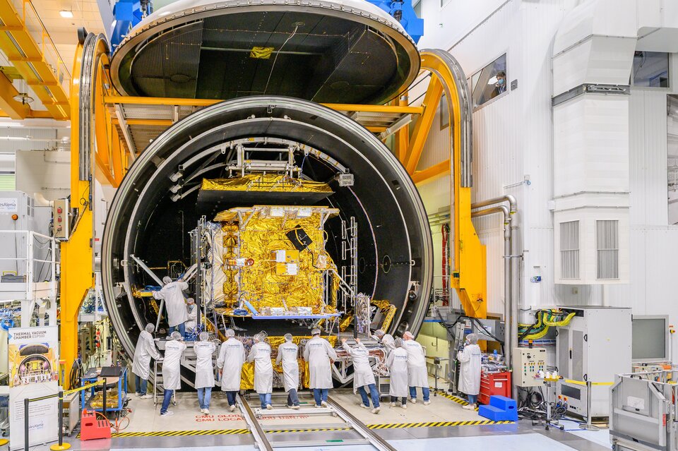 The SES-17 satellite passed its tests in a thermal vacuum chamber