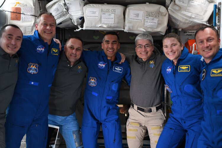 Crew photo: Expedition 66 on Station
