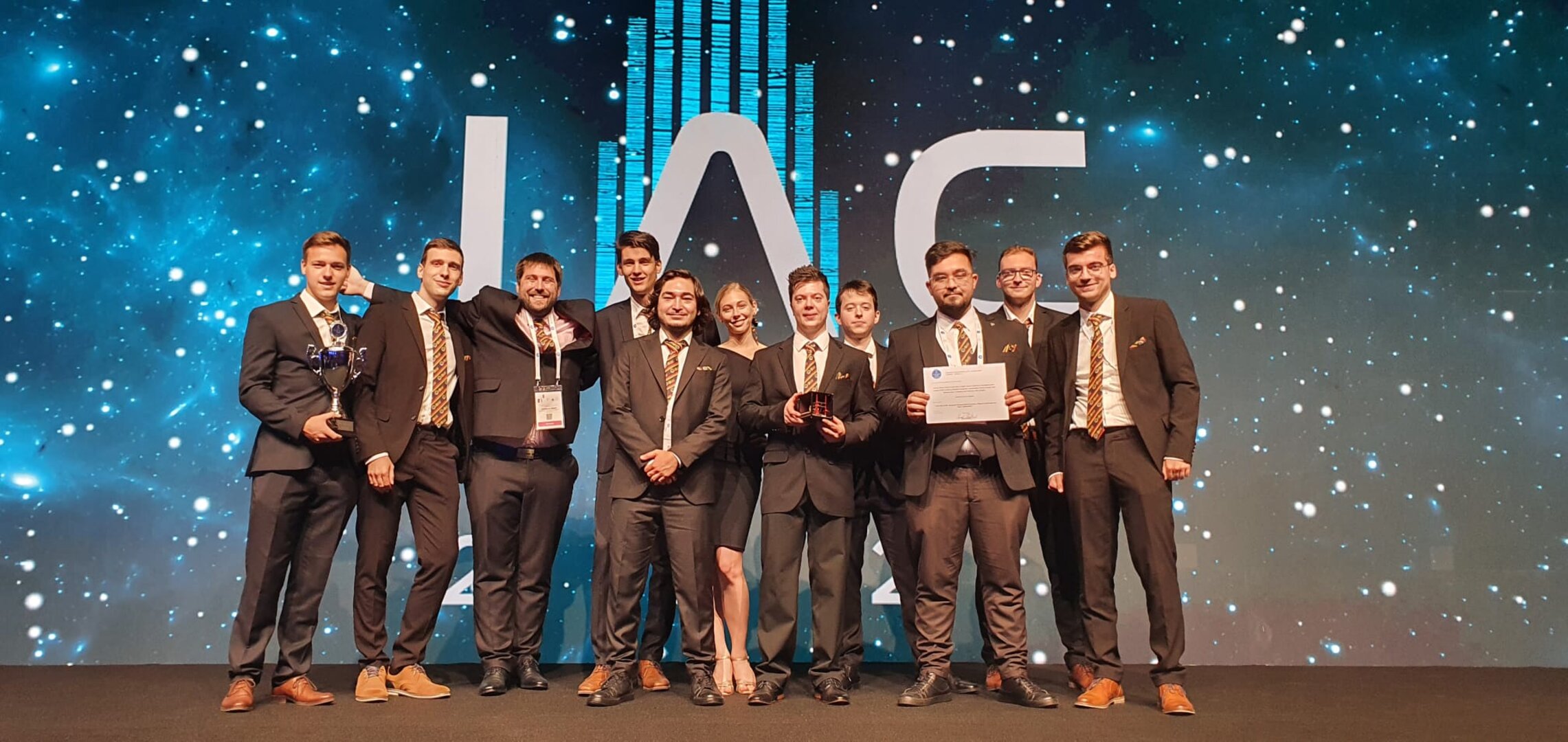 Team OSCAR-QUBE awarded the Hans von Muldau Team Award at IAC 