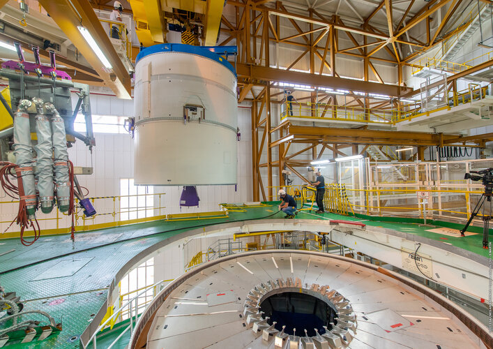 Webb’s Ariane 5 upper stage was raised vertical in the launch vehicle integration building at Europe’s Spaceport in French Guiana