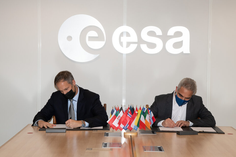 ESA signs contract with Avio
