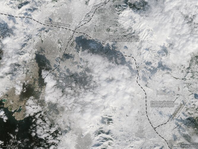 An unusual snowstorm has blanketed parts of Turkey and Greece, causing power cuts and chaos on the roads and flight cancellations. Two images from Copernicus Sentinel-2 show Athens:before and after the snowstorm.