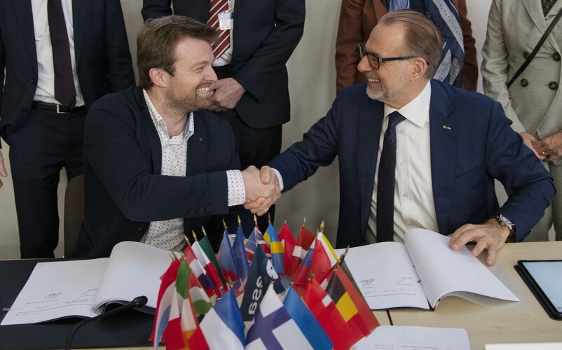 Delegates from ESA and SWISSto12 at the signing of the MicroGEO contract