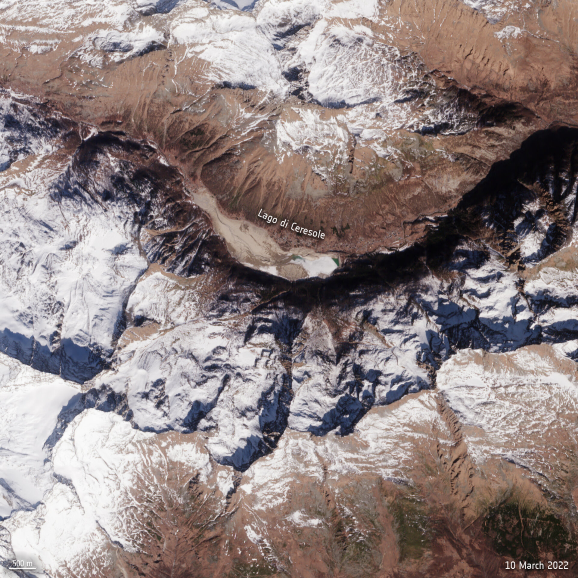 These images captured by Copernicus Sentinel-2 show the frozen lake of Ceresole in March 2021 and, exactly one year later, the large expanse of dry sand in March 2022. 