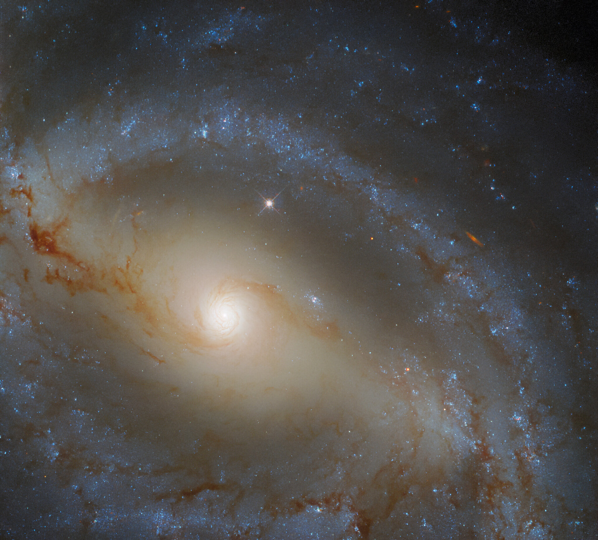 Hubble spies a serpentine spiral galaxy