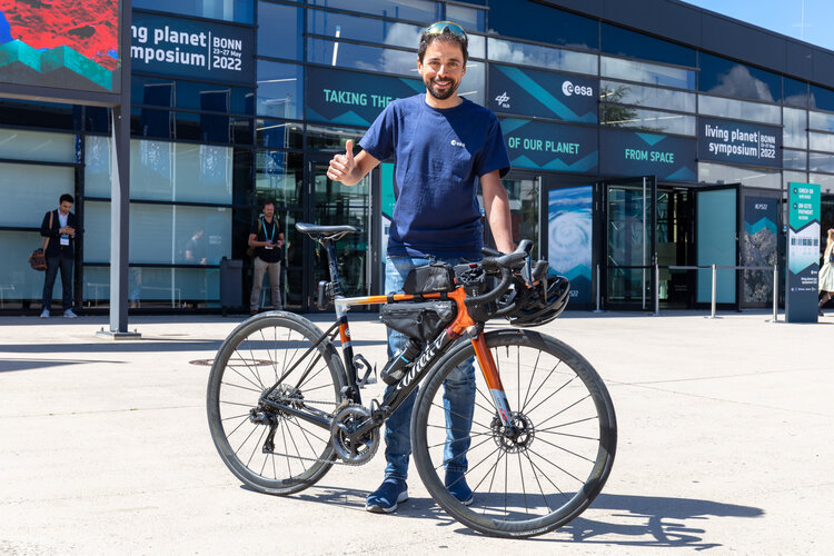 Omar Di Felice, an extreme cyclist, has biked from Rome to Bonn to take part at ESA’s Living Planet Symposium. Tune in today at 15:30 live from Bonn on ESA Earth Observation Instagram as he’s joined by ESA Astronaut Luca Parmitano and ESA CryoSat Mission Geophysicist Alessandro di Bella.