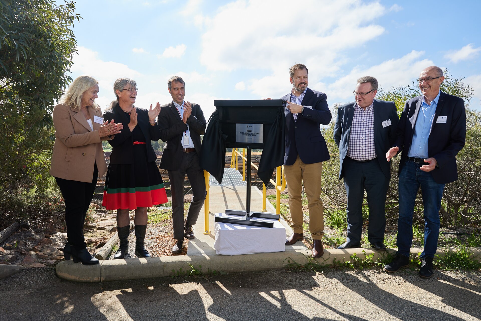 Plaque unveiling to mark start of construction on new ESA deep-space antenna in Australia