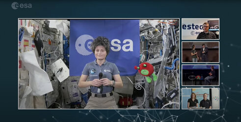 Italian ESA astronaut Samantha Cristoforetti talked live from the ISS with teachers and students
