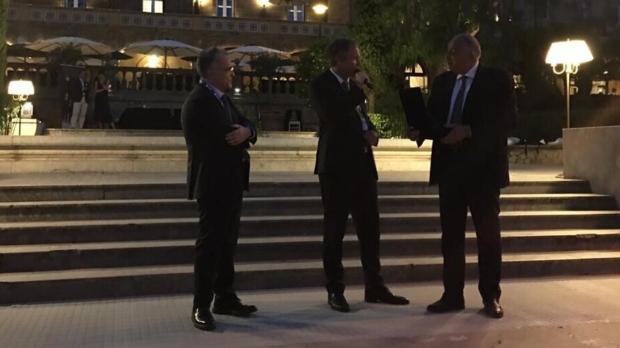 Giorgio Tumino, Daniel Neuenschwander and Palermo mayor Roberto Lagalla discuss events at the space transportation roundtable, 27-28 June 2022