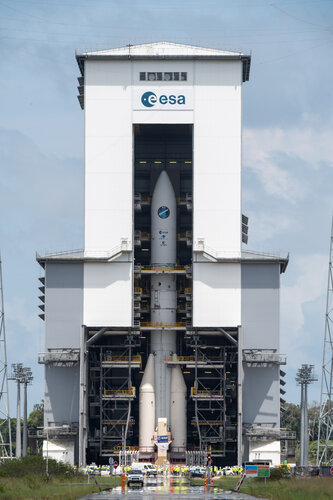 Ariane 6 fully stacked