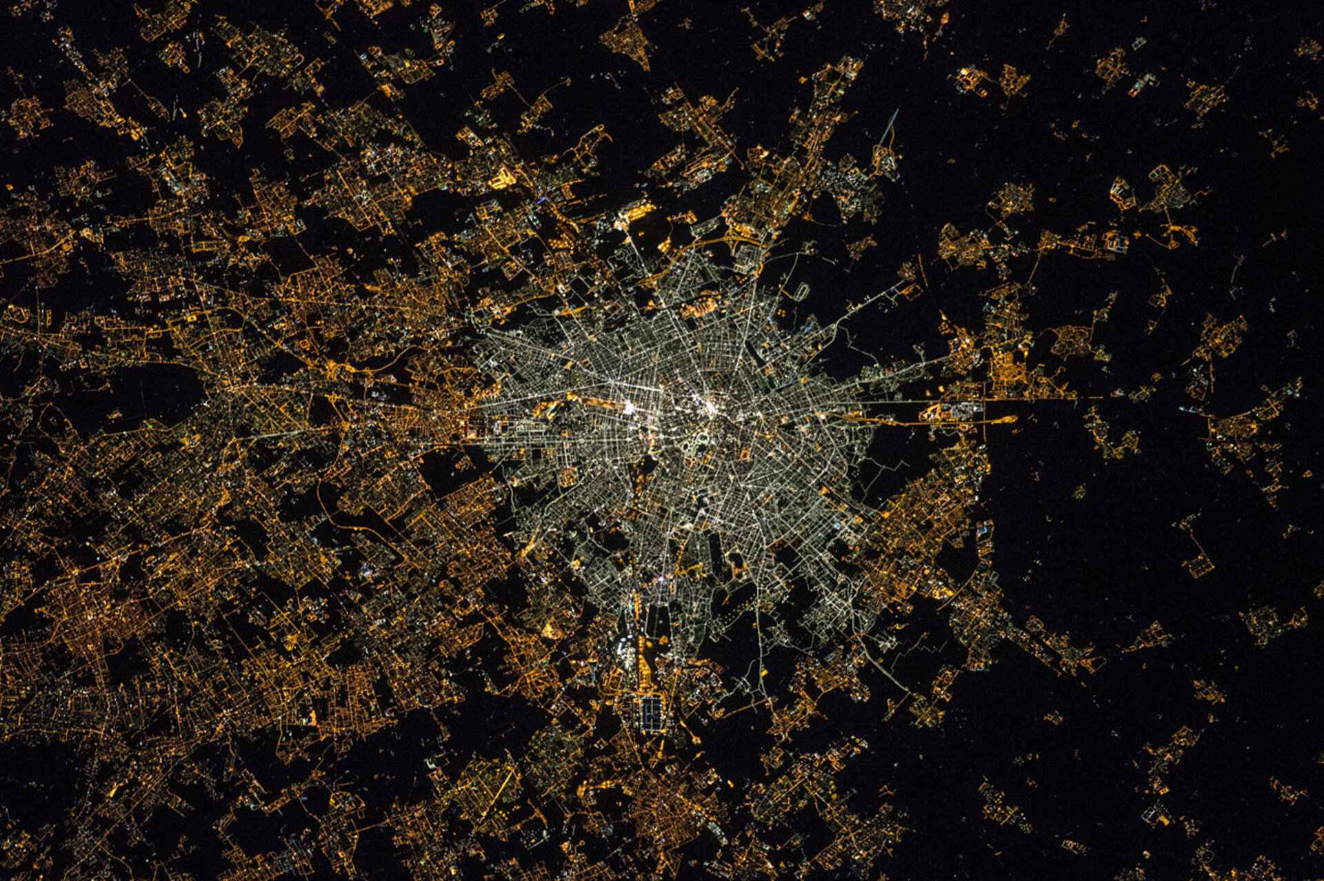 Milan bei Nacht im Jahr 2015